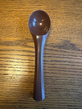 Vintage Rubbermaid Brown Ice Cream Scoop #1910